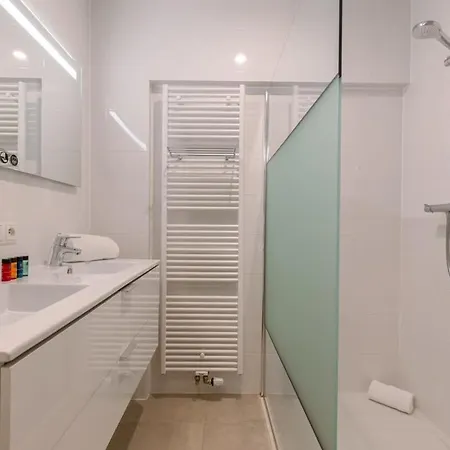 Huswell - Comfortable 2 Bedroom With Sea-view *