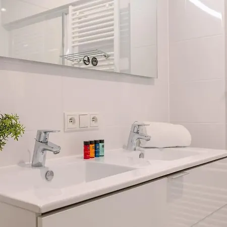 Huswell - Comfortable 2 Bedroom With Sea-view דירה *